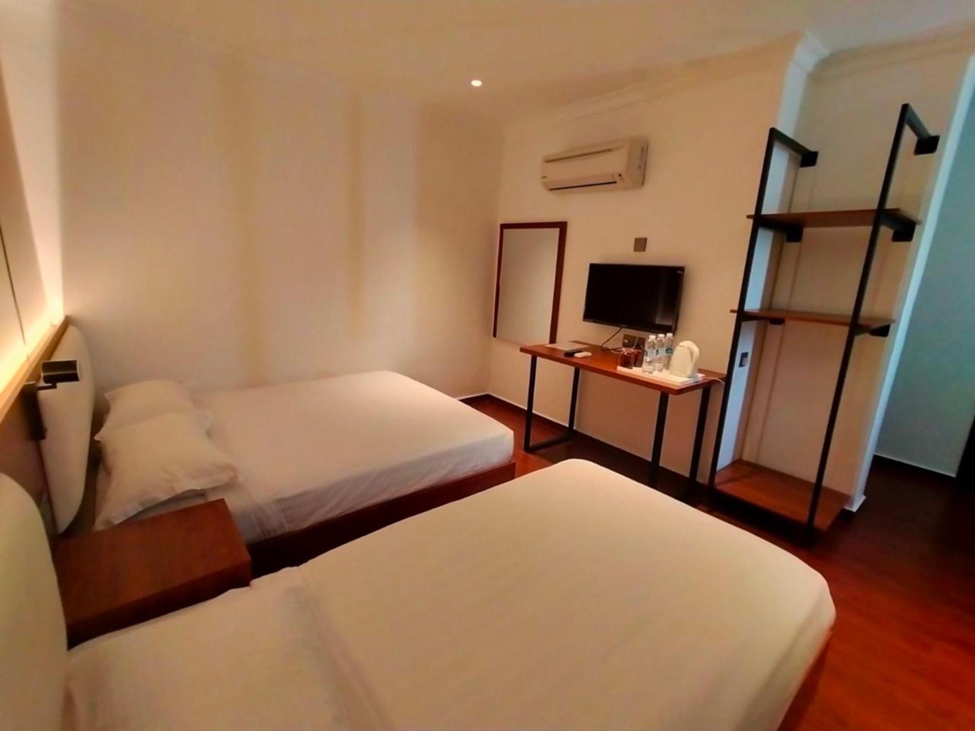 Super Oyo 998 Queen City Hotel George Town Bagian luar foto