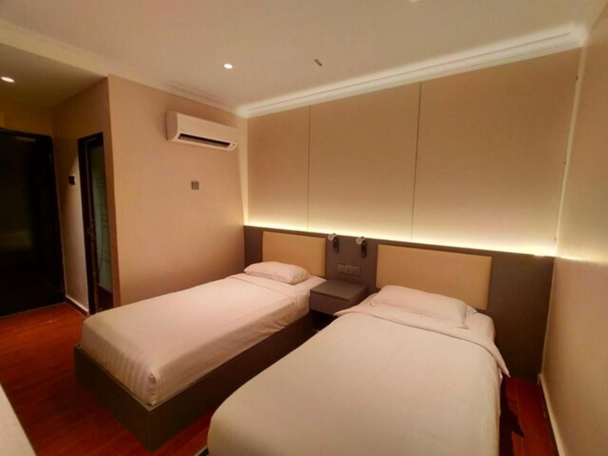 Super Oyo 998 Queen City Hotel George Town Bagian luar foto