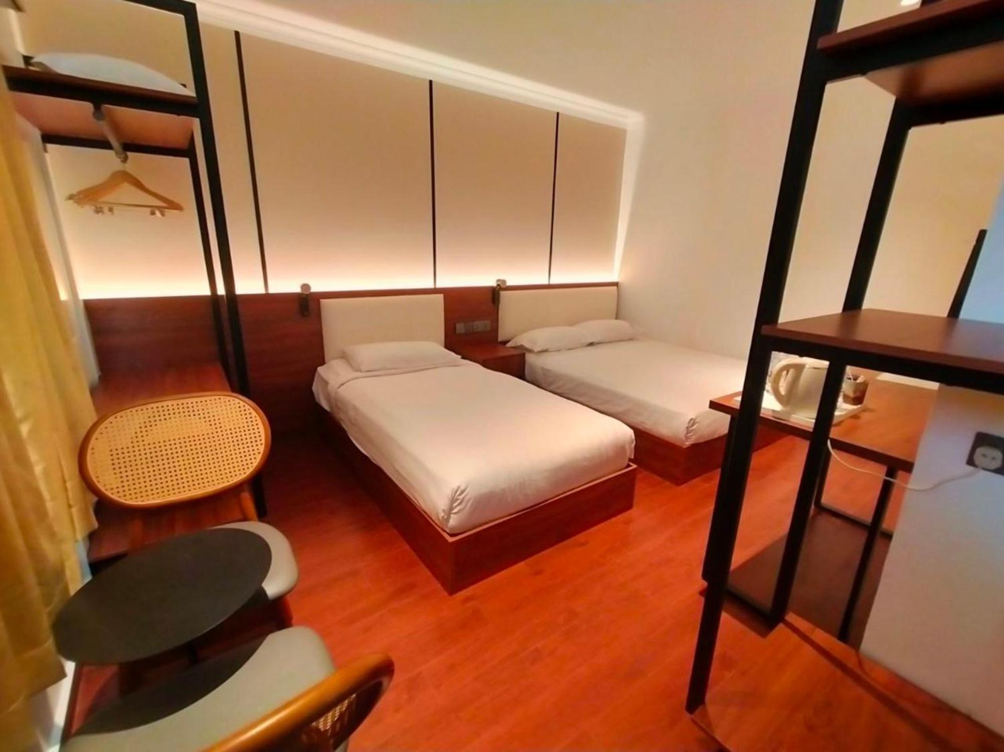 Super Oyo 998 Queen City Hotel George Town Bagian luar foto