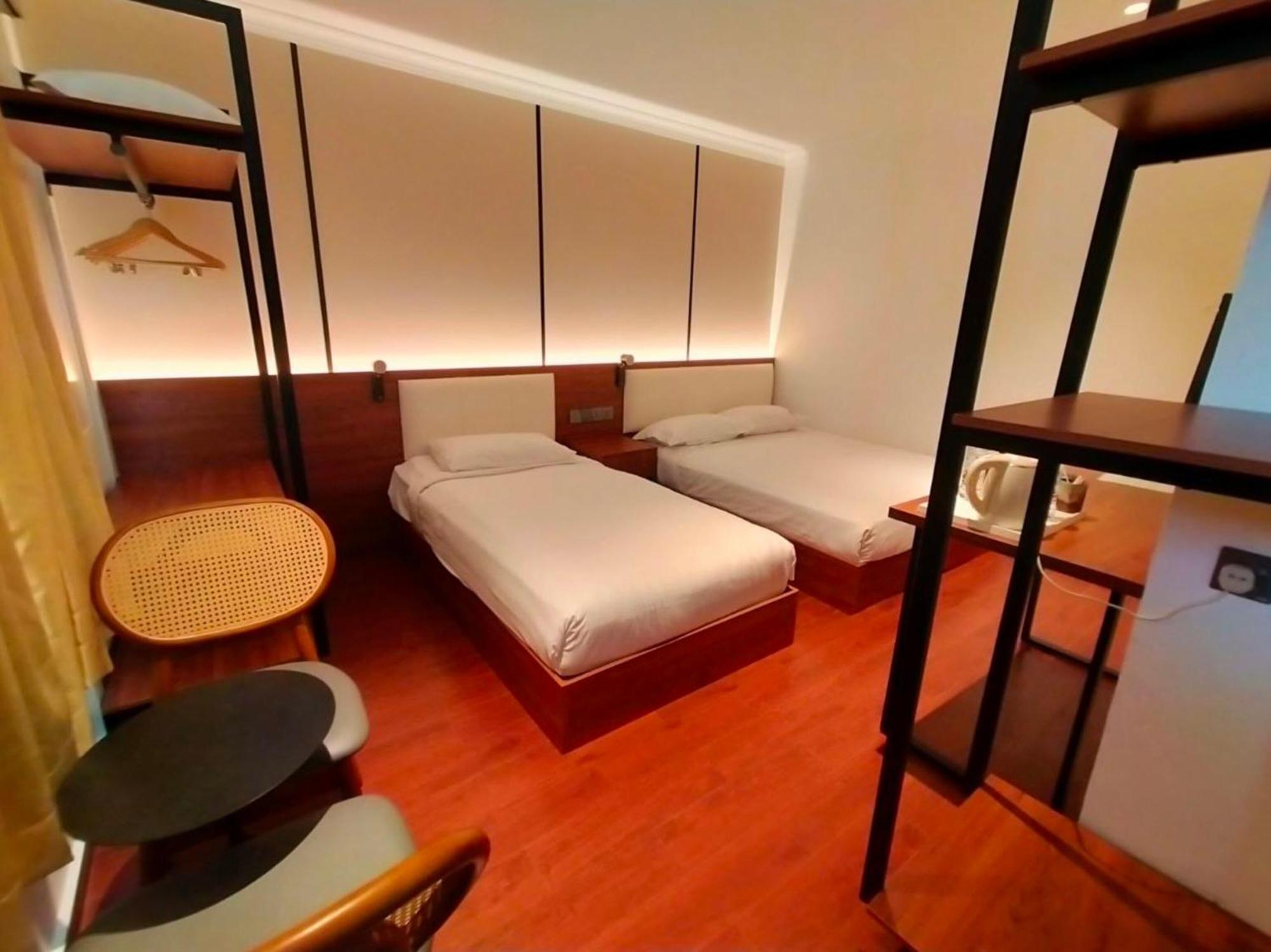 Super Oyo 998 Queen City Hotel George Town Bagian luar foto