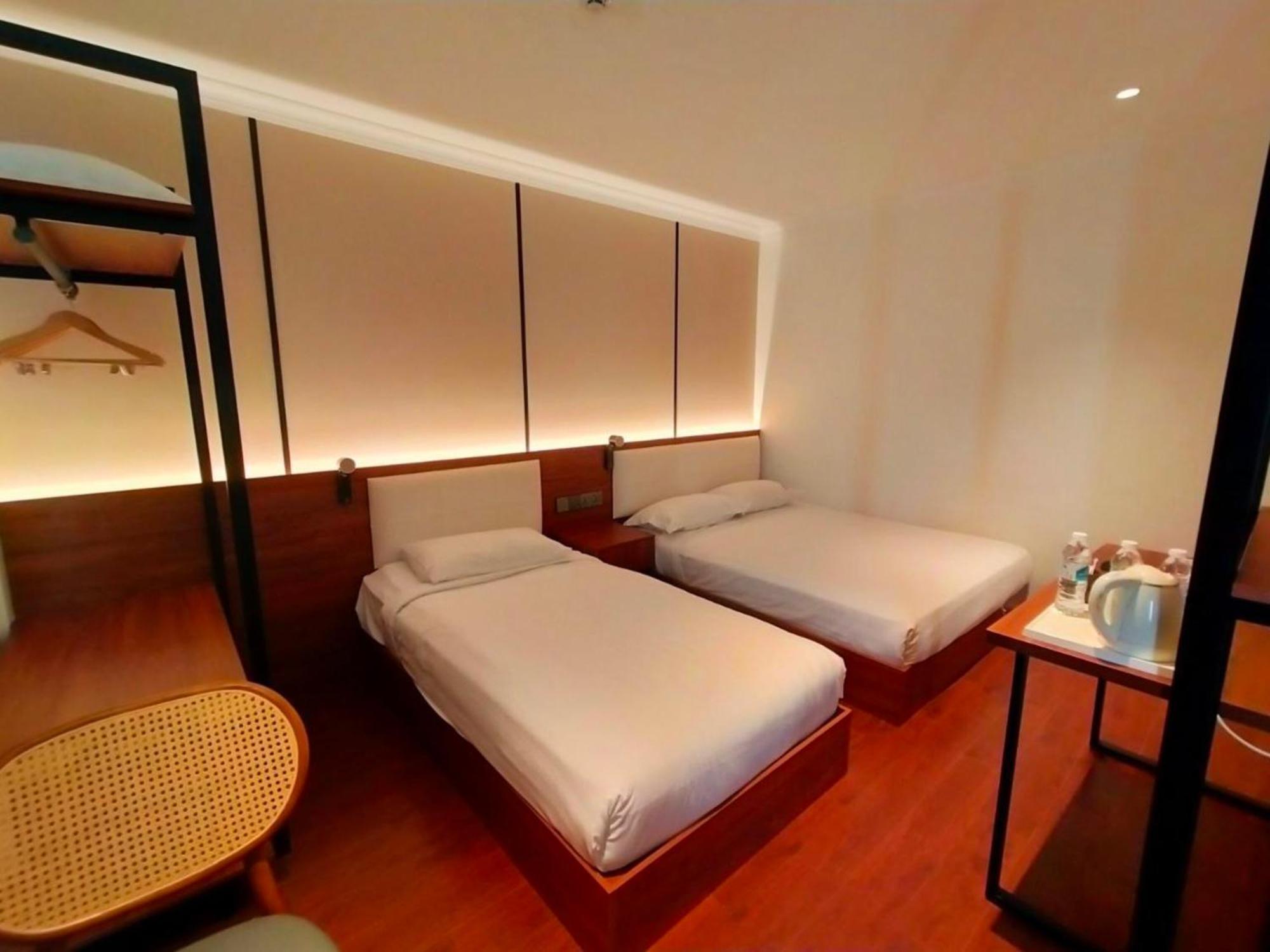 Super Oyo 998 Queen City Hotel George Town Bagian luar foto