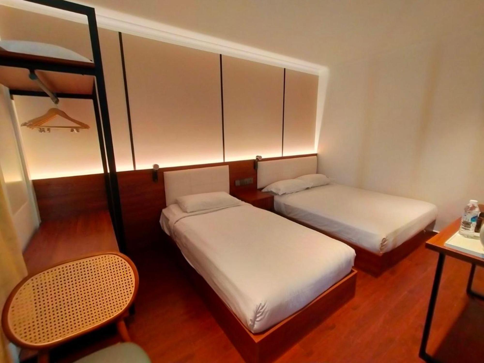 Super Oyo 998 Queen City Hotel George Town Bagian luar foto