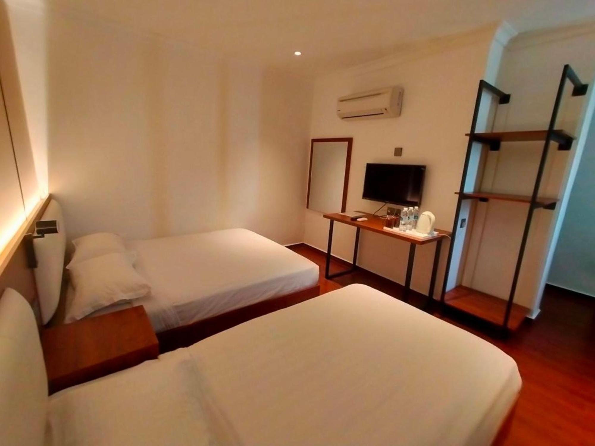 Super Oyo 998 Queen City Hotel George Town Bagian luar foto