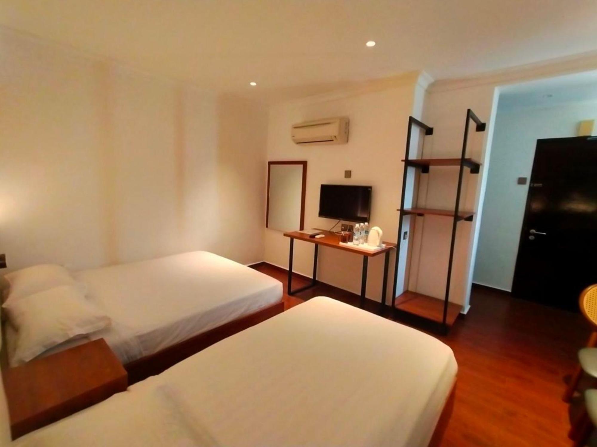 Super Oyo 998 Queen City Hotel George Town Bagian luar foto