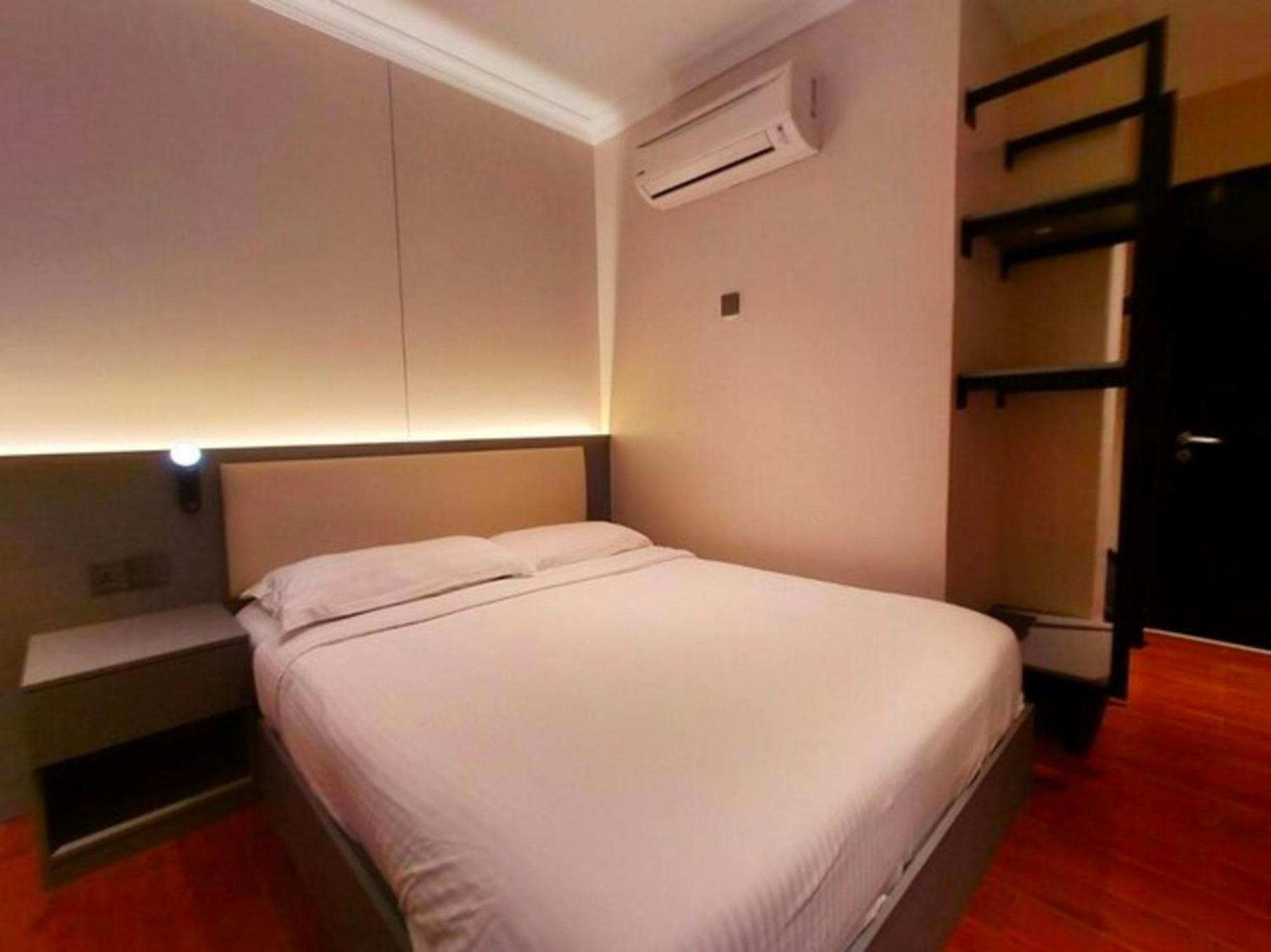 Super Oyo 998 Queen City Hotel George Town Bagian luar foto