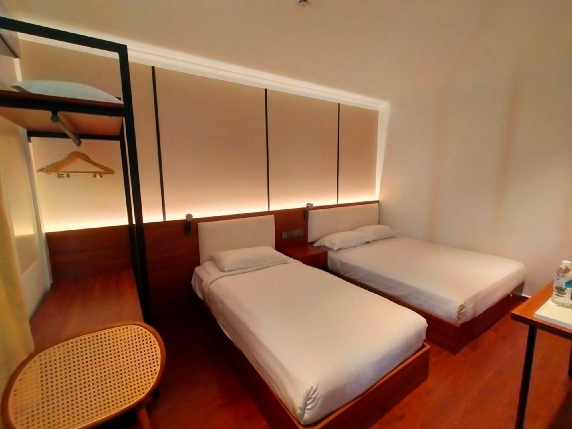Super Oyo 998 Queen City Hotel George Town Bagian luar foto