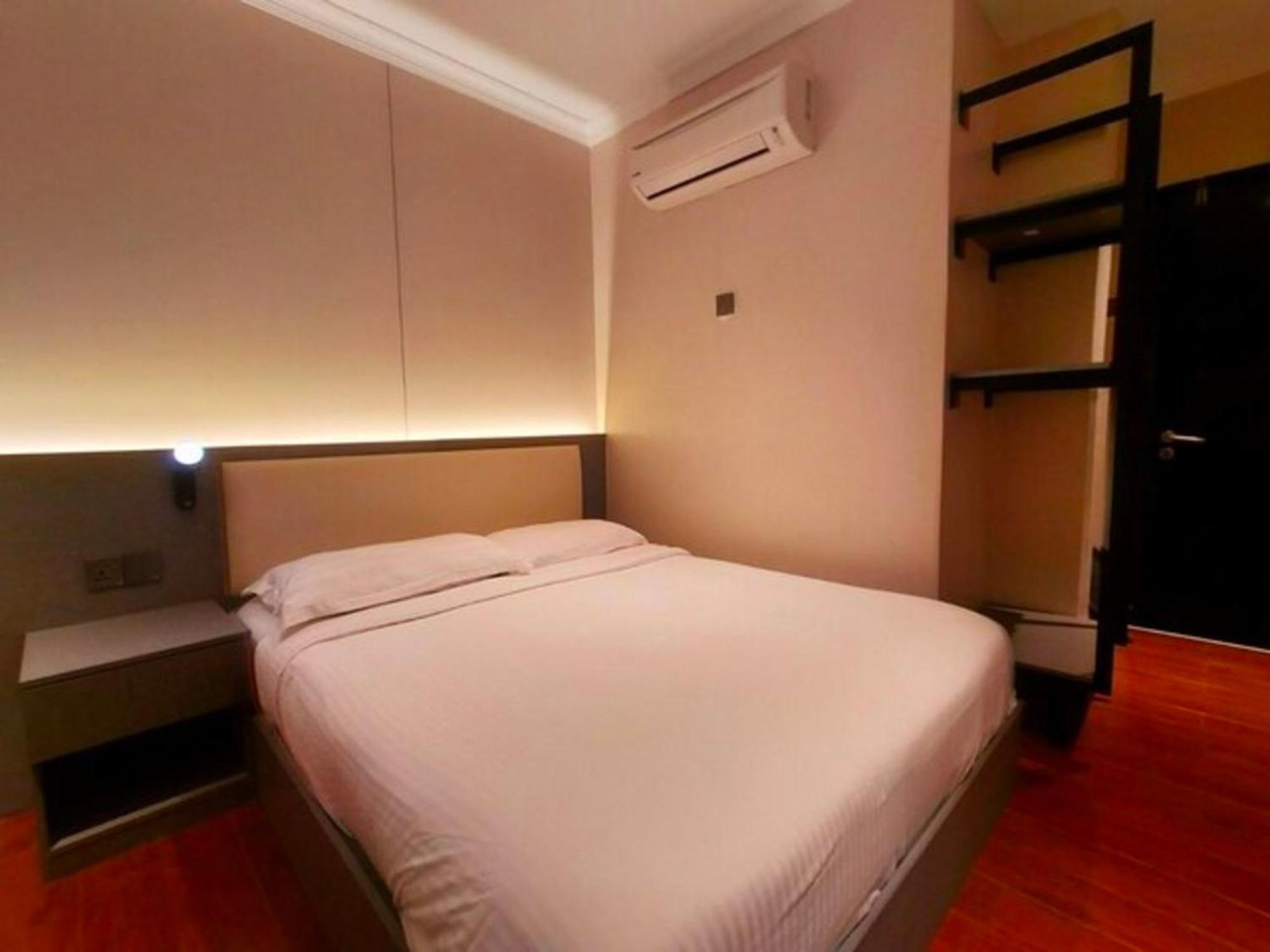Super Oyo 998 Queen City Hotel George Town Bagian luar foto